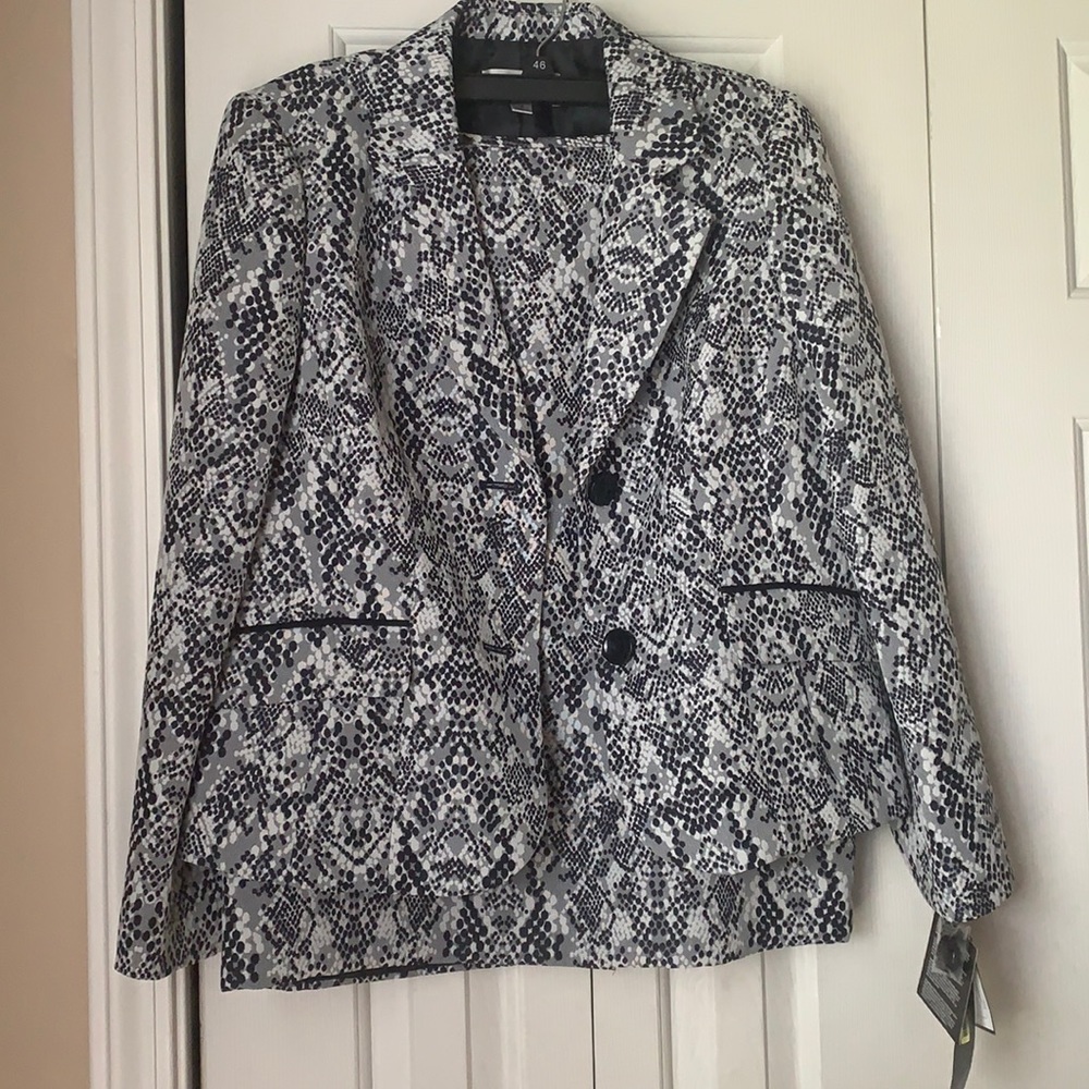 Le Suit Women’s Suit (English Garden Navy Multi)